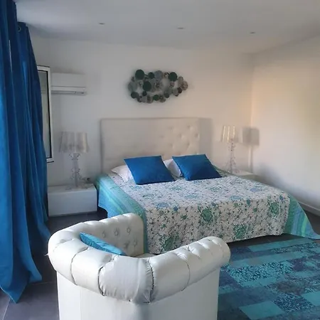 Villa Petra Bianca A 10mn A Pied Du Port De Piscine Chauffee Privee 6 5 Sdb 12 Pers Bonifacio (Corsica)