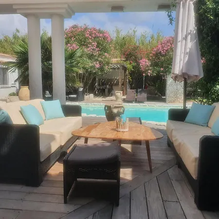 Villa Petra Bianca A 10mn A Pied Du Port De Piscine Chauffee Privee 6 5 Sdb 12 Pers *