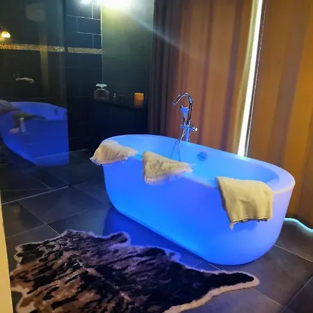 Villa Petra Bianca A 10mn A Pied Du Port De Piscine Chauffee Privee 6 5 Sdb 12 Pers