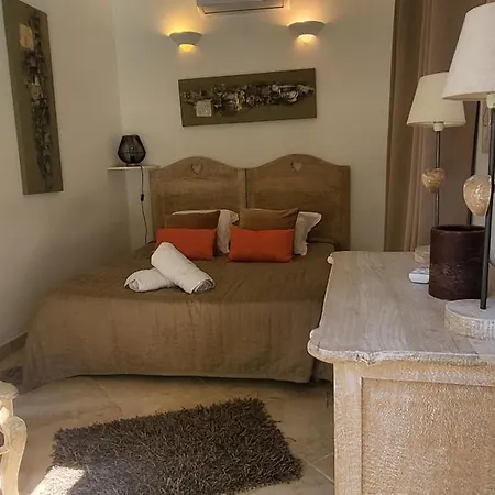 Villa Petra Bianca A 10mn A Pied Du Port De Piscine Chauffee Privee 6 5 Sdb 12 Pers *